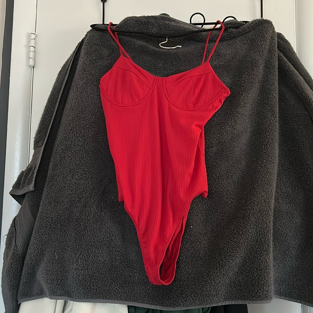Vibrant red color, wried bra, thin straps